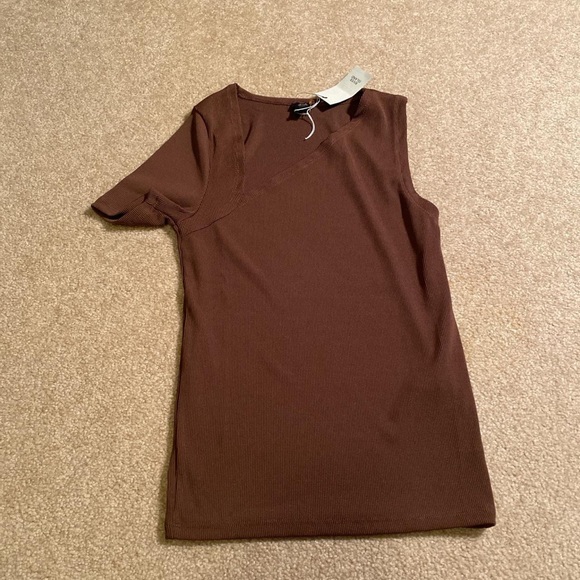 ONE SLEEVE TEE - Picture 3 of 4